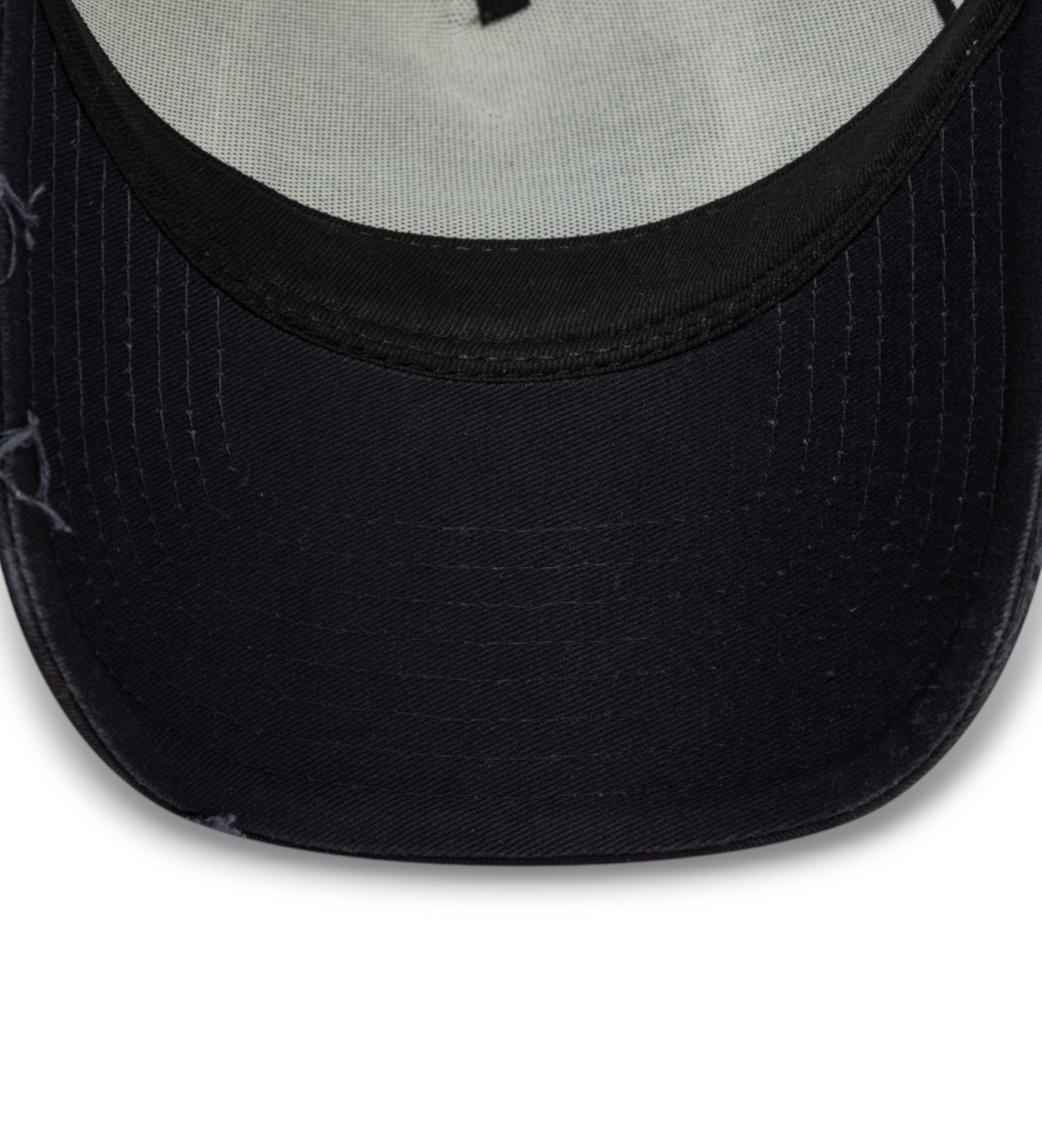 New Era Patch Distressed 9Forty Trucker White Navy