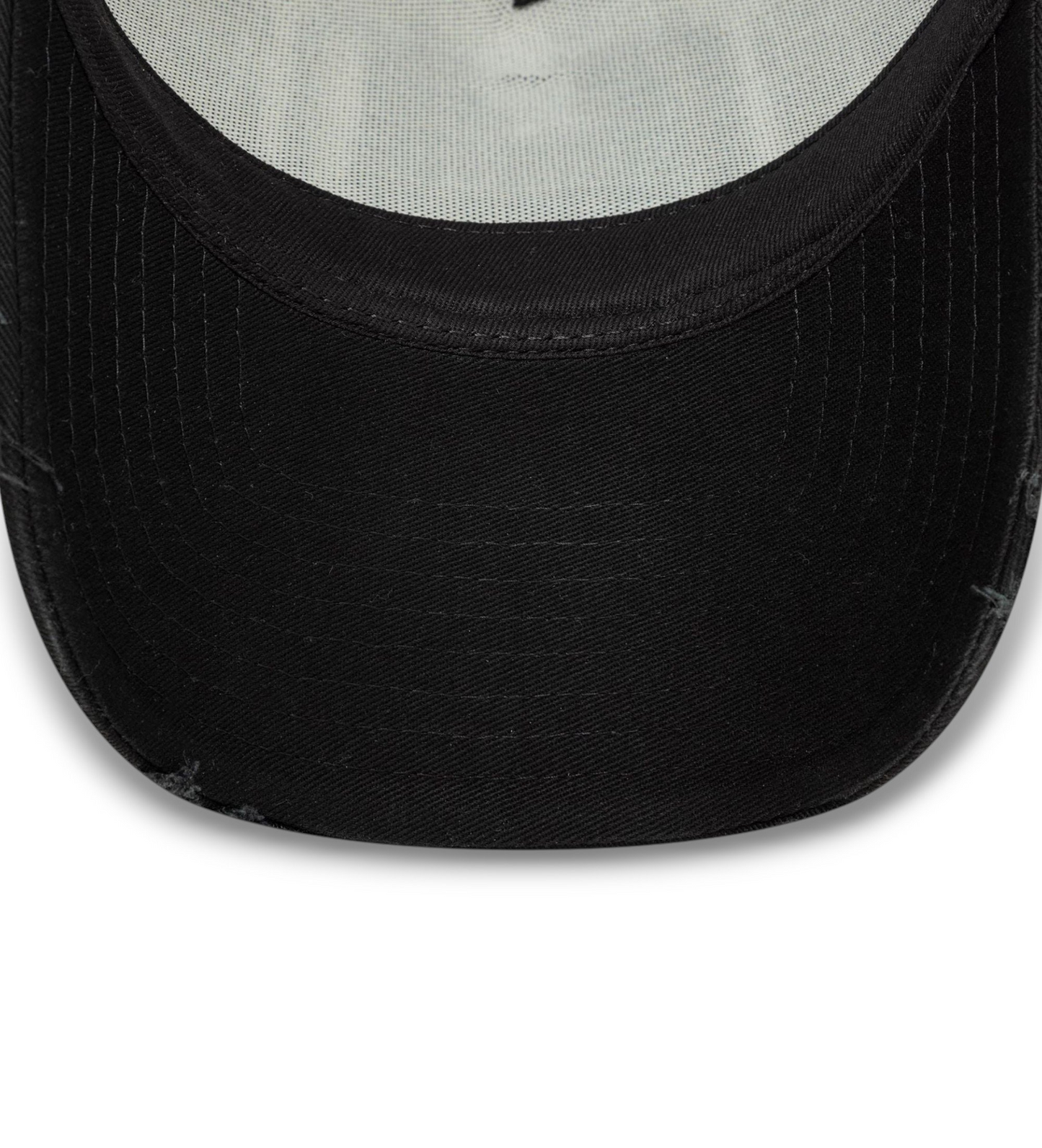 New Era Patch Distressed 9Forty Trucker White Black