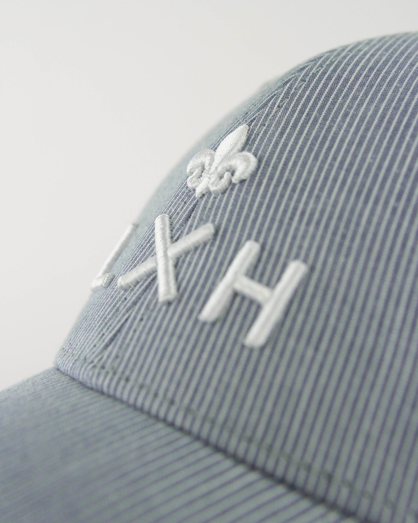 LXH CASQUETTE « HÉRITAGE » RAYURES BLEU GRIS - BLANC